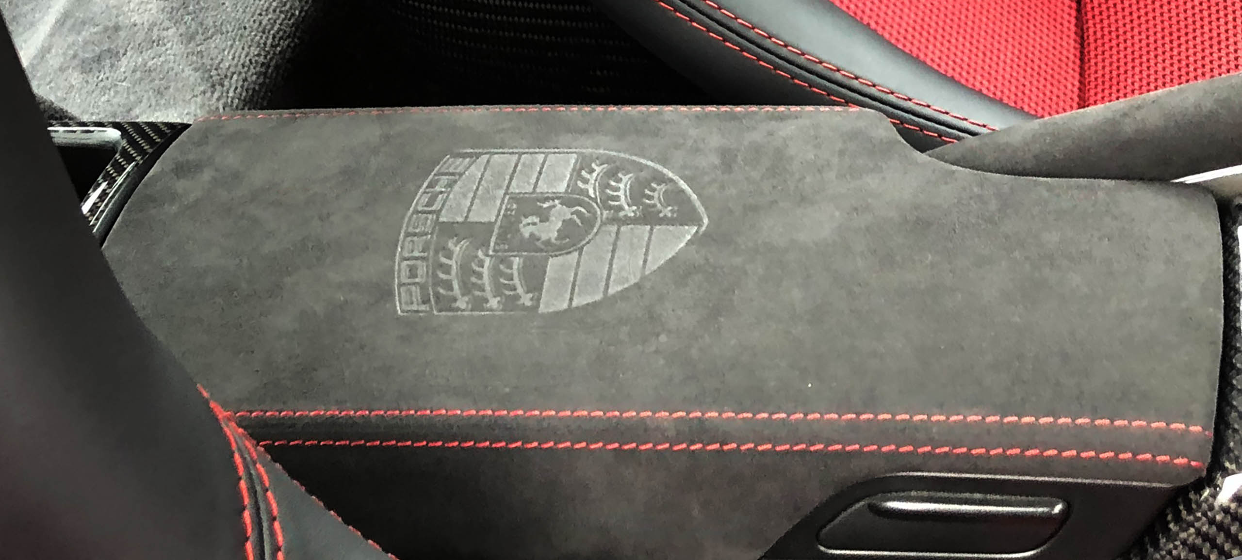 Porsche 911 997 Carrera Turbo GT3 Targa 997.1 997.2 987 987.1 987.2 Cayman Boxster Alcantara centre console centre armrest lid with Porsche crest and deviated red stitching 